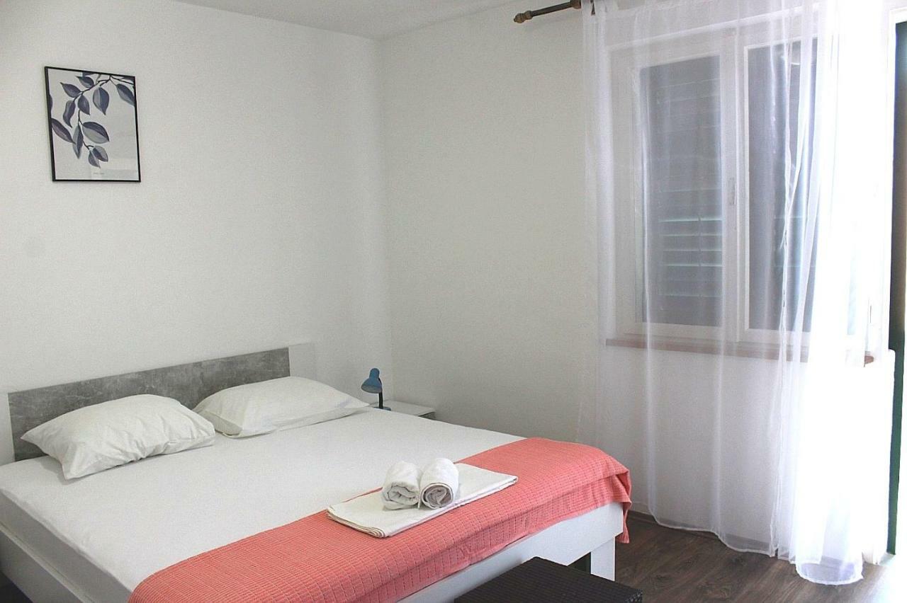 Apartments Markov 穆泰尔岛 外观 照片